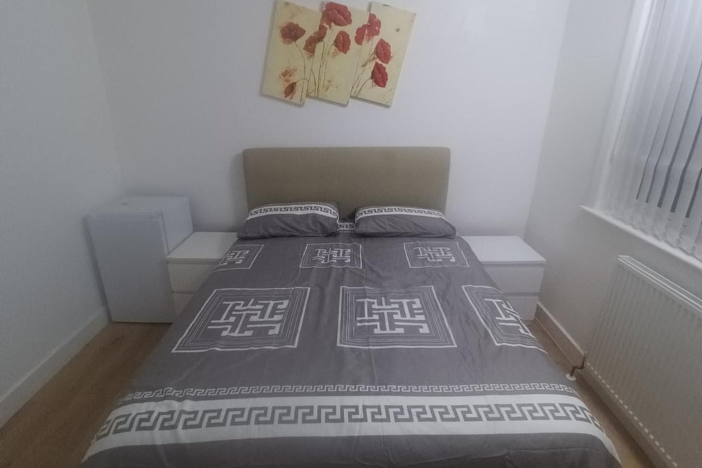 Coventry Stay - Sleeps 8, Free Parking & Wifi