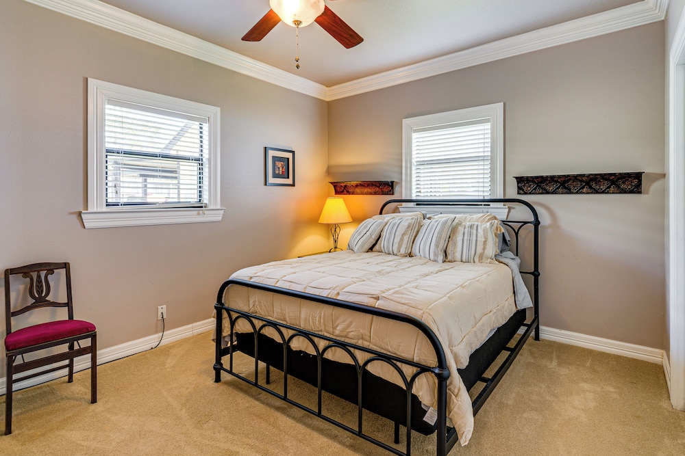 Private Pier, Porch! Quiet Lake Livingston Retreat