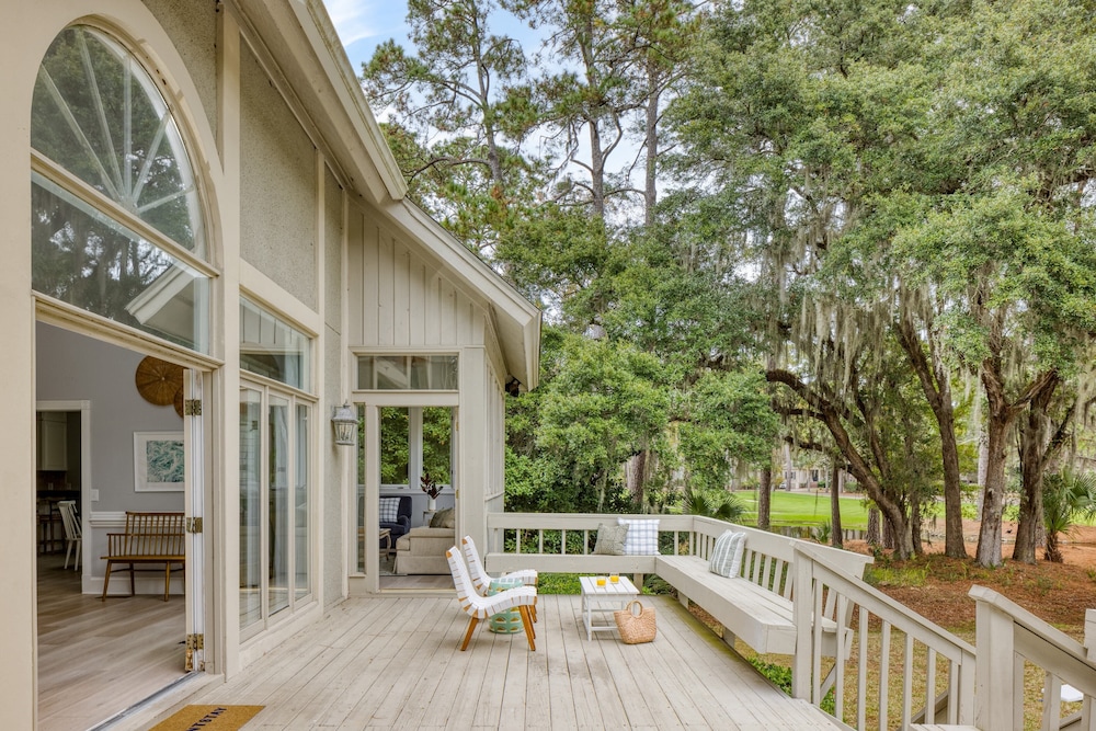 Hilton Ivory by Avantstay Luxe Home + Pool/patio view 5