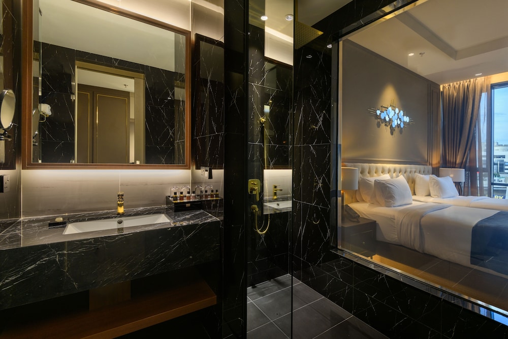 The Granite Luxury Hotel Penang 98