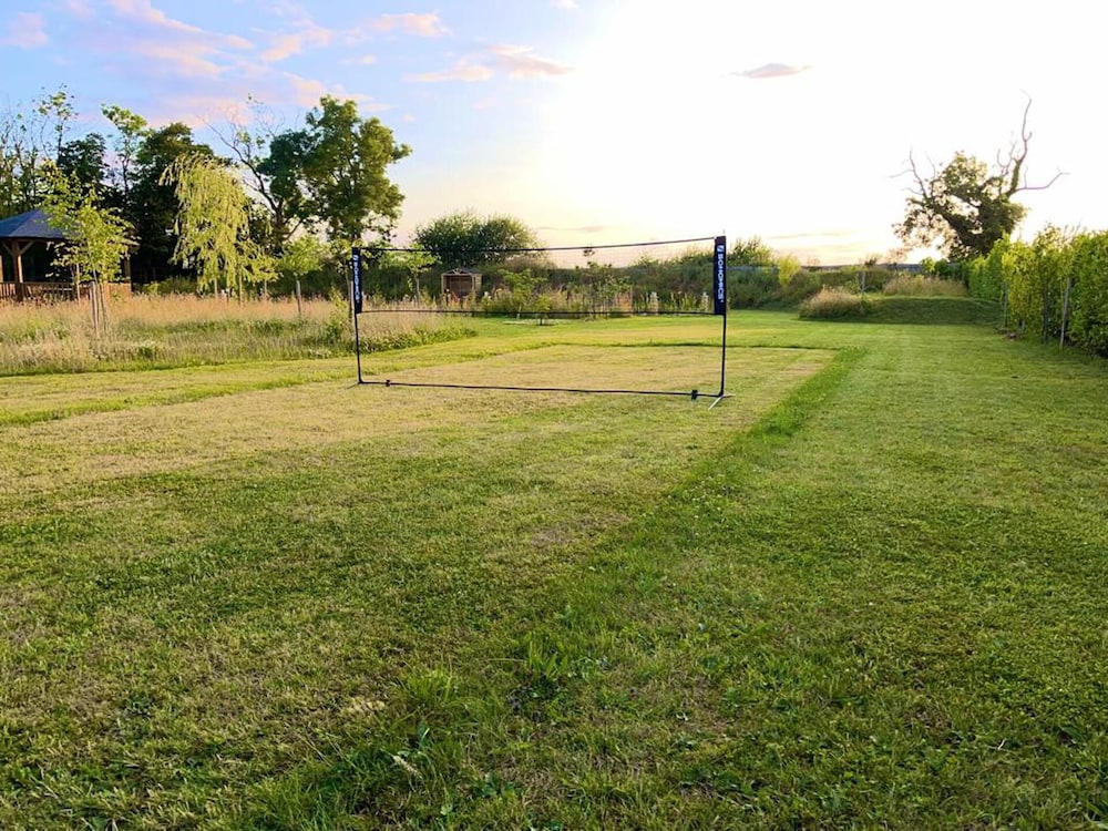 Beautiful 1-bed Cabin in Newmarket
