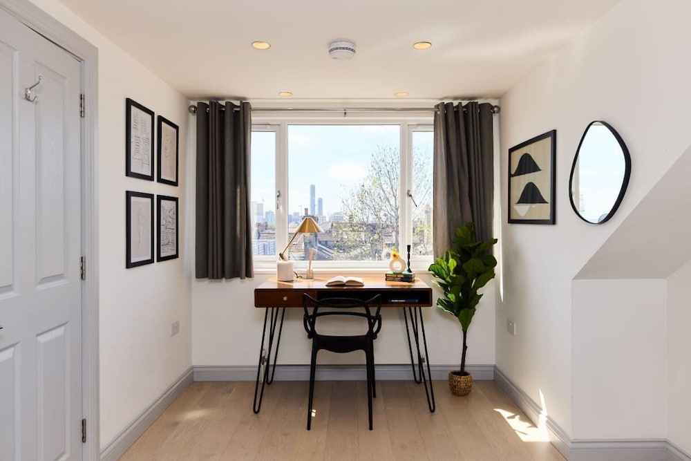 The Leghorn Quarters - Modern 3bdr With Balcony