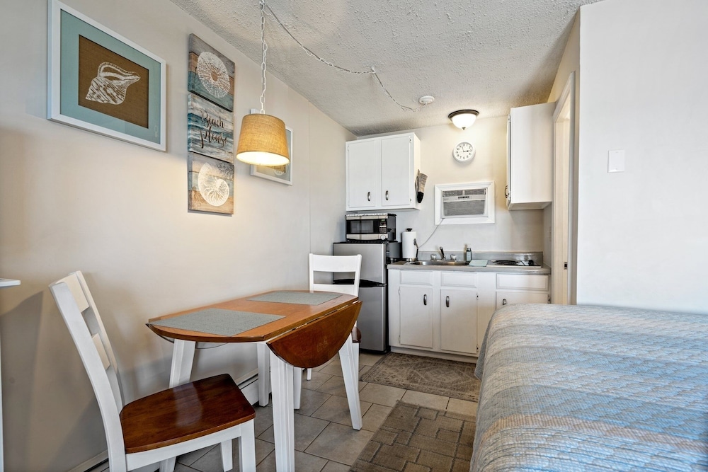 Beachfront Bliss Cozy Studio!