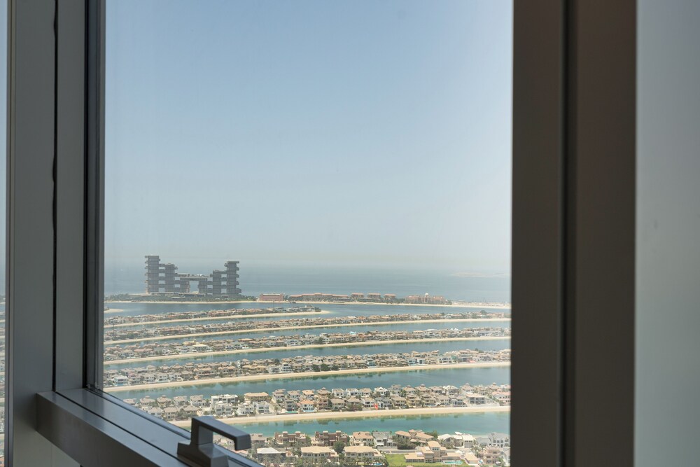 PVH - Modern Studio - Palm Tower