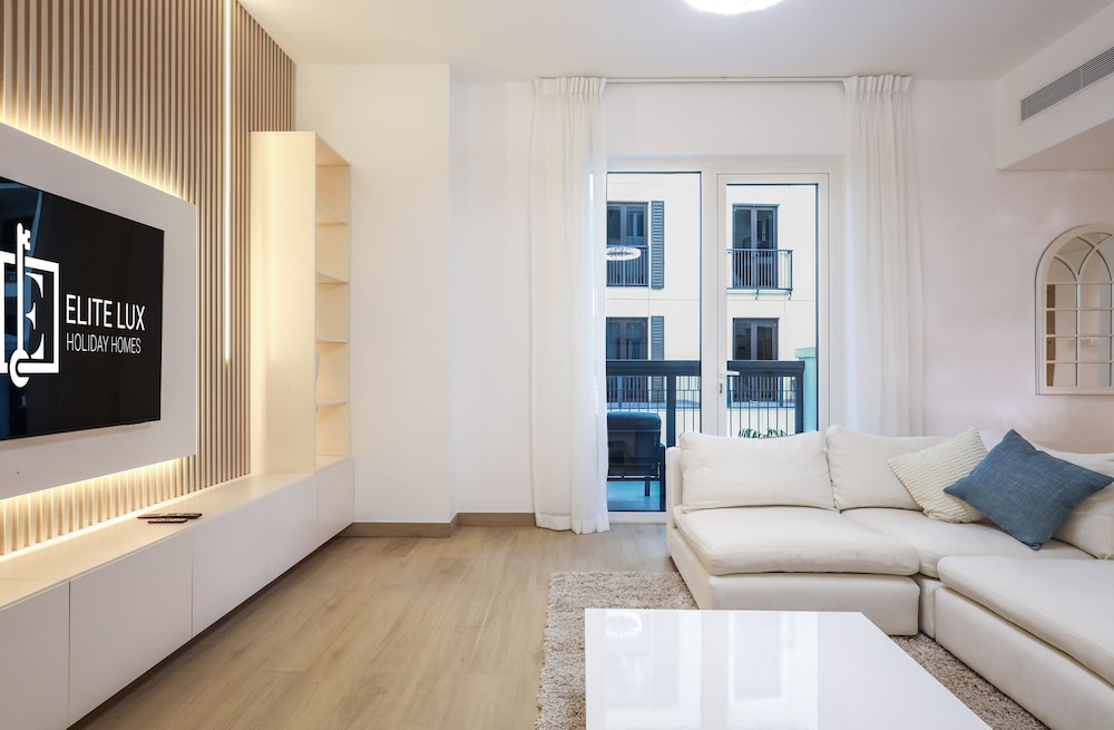Elite LUX Holiday Homes - 1bhk Beachside Retreat at Port De La Mer Dubai