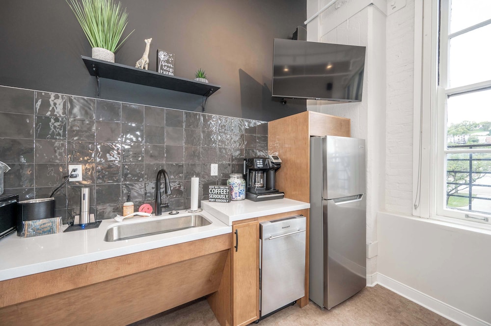 The 333 Suites 204 Stay for 2