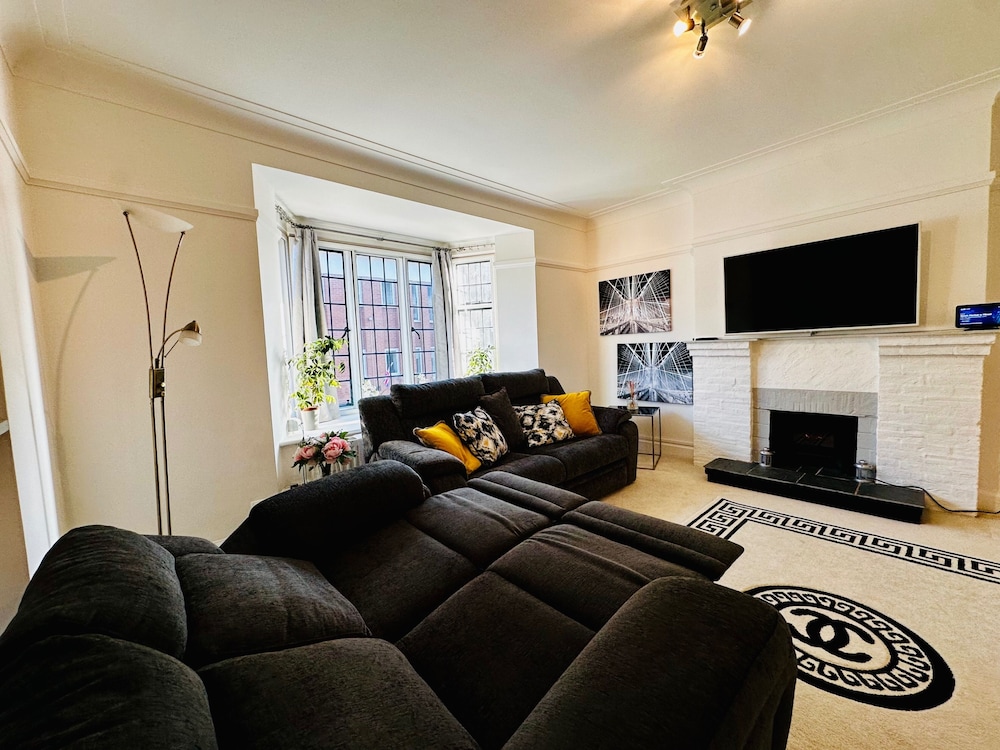 Gerrardscross - Stay4 - Parking - Petsok - Wembley