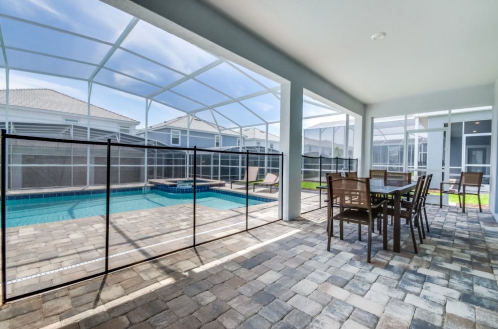 8 Bed 5 Bath Champions Villa - Image 2