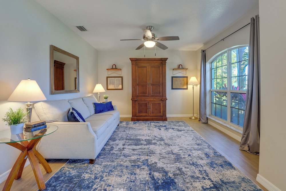 Close to Family Park: Home w/ Screened Lanai!