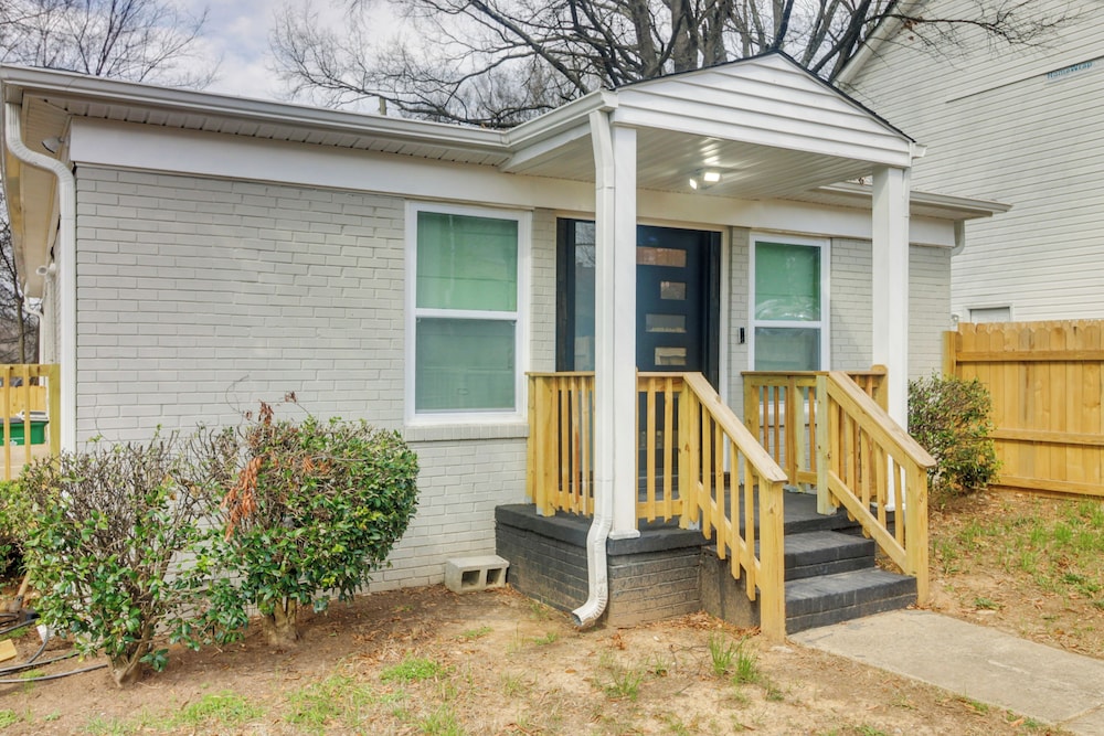 Charlotte Gem w/ Deck & Community Amenities
