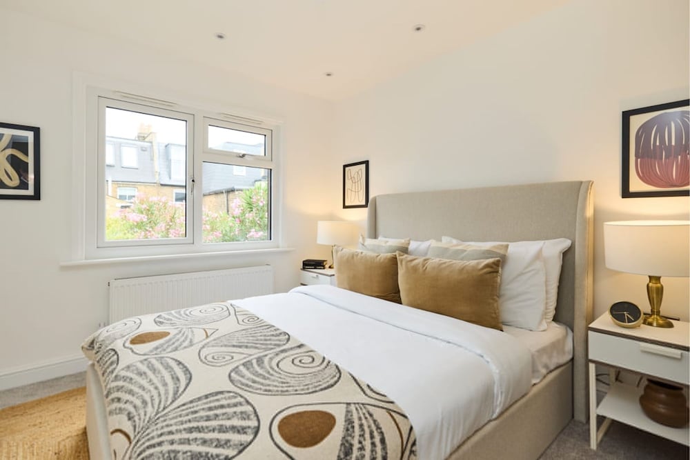 The Shepherd s Bush Wonder - Trendy 4bdr Home With Garden Terrace