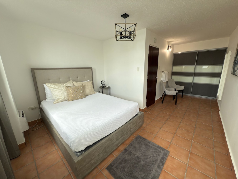 3 Bed 1 Bath 1 Park Plaza Universidad