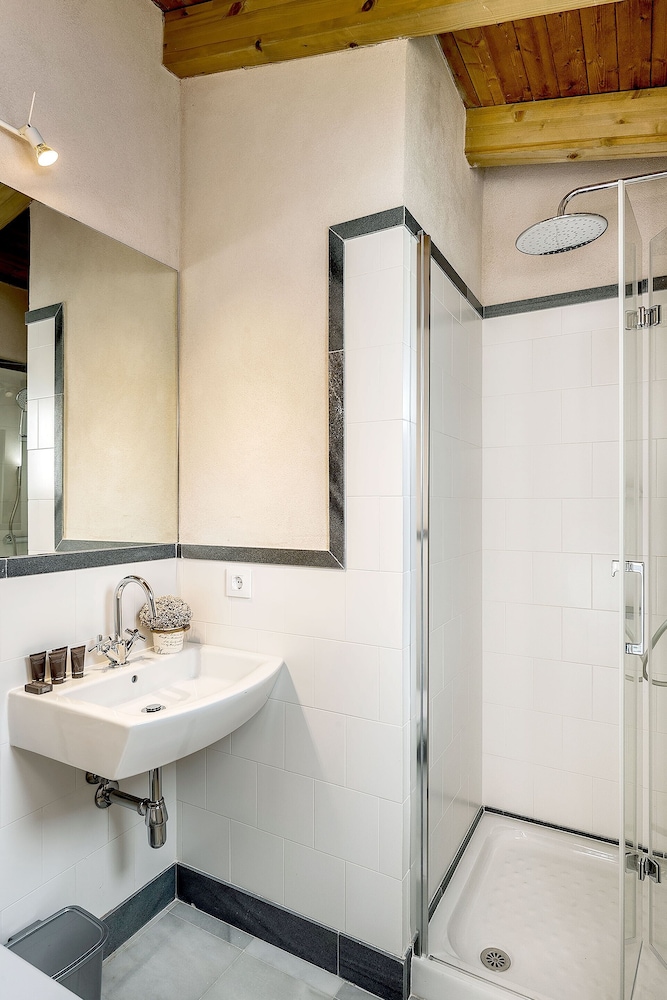 Genteel Home Galera III photo 5