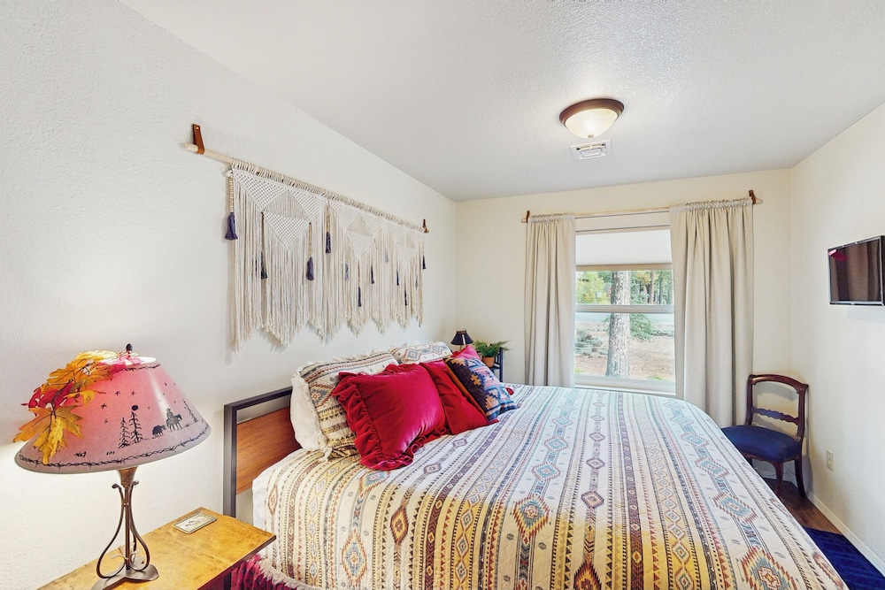 3BR Home Close to Golf, Trails, Lake, & Ski Resort