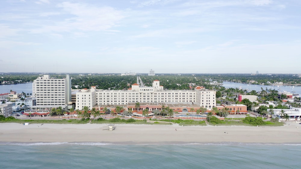 341 APT Hollywood Beach view 2