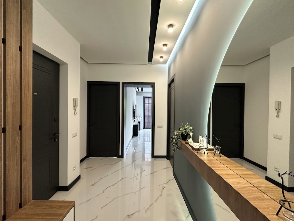 Apartment by Luxe Group MA777