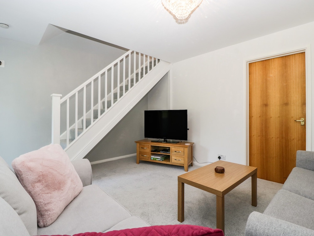 16 Mythern Meadow