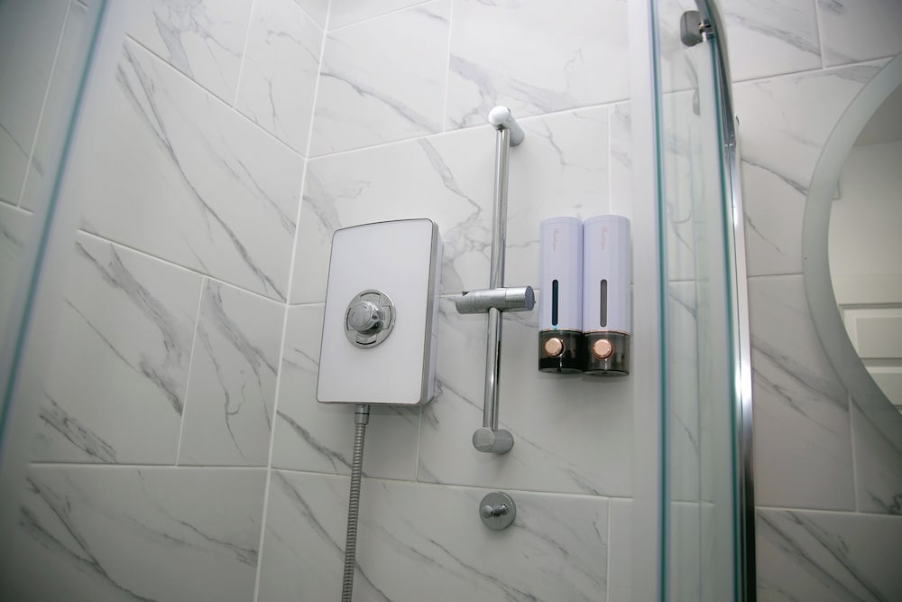 2 Bed Flat - Sleeps 3 - Wifi - Parking