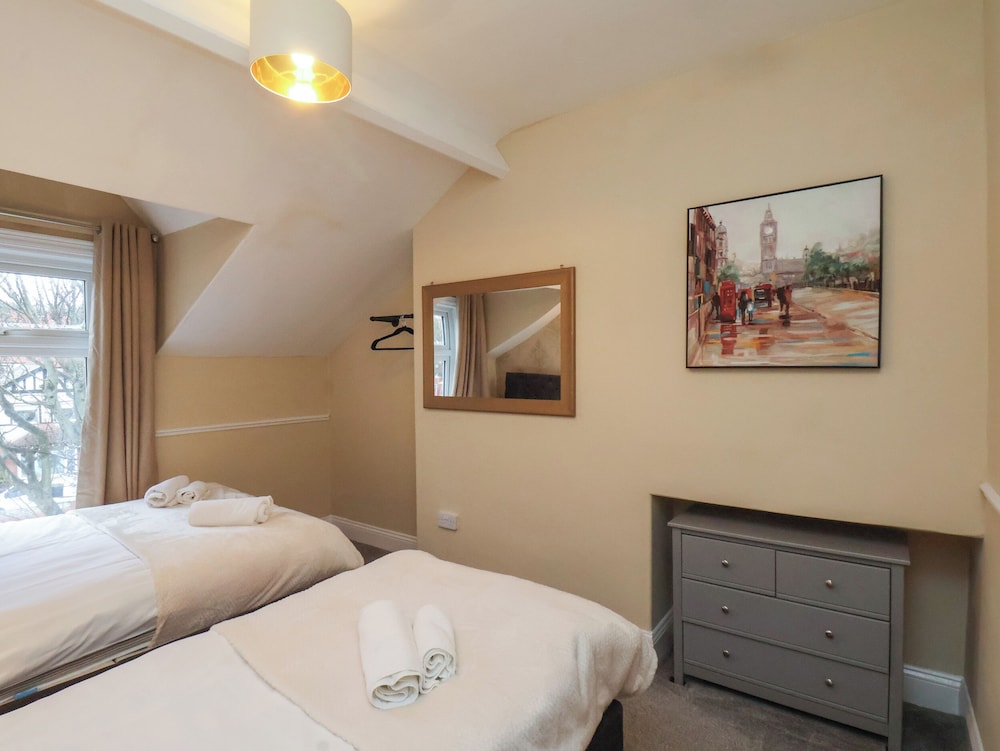 Sail Lodge