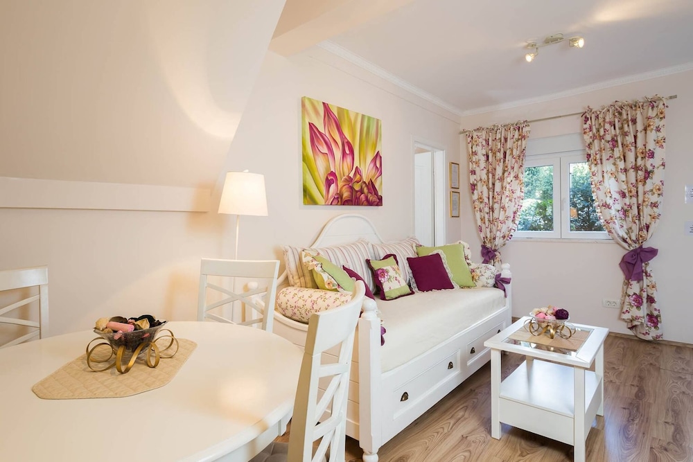 Apartments Suzy view 4