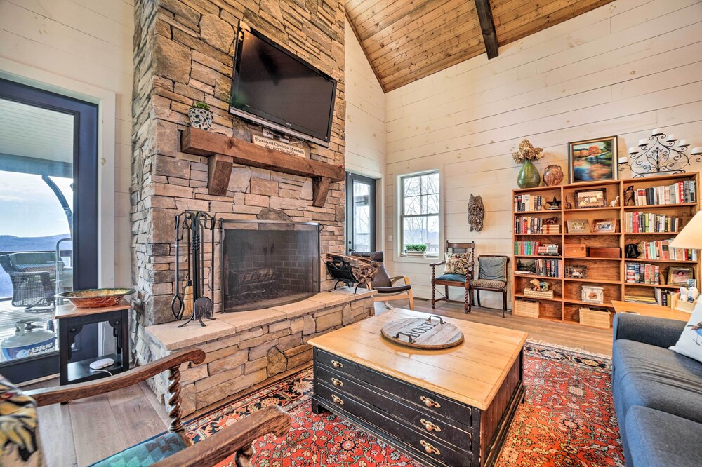 On 22 Acres: Cullowhee Craftsman Home w/ Mtn Views