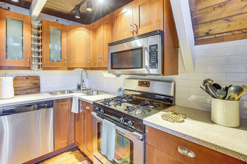 Family-friendly Lake Arrowhead Cabin w/ Game Room!
