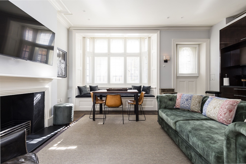 The Berkeley Square Suite