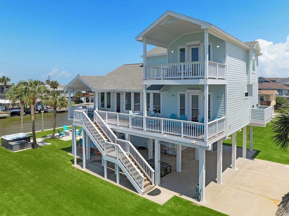 Blue Marlin Bayfront Retreat by Ryson Vacation Rentals