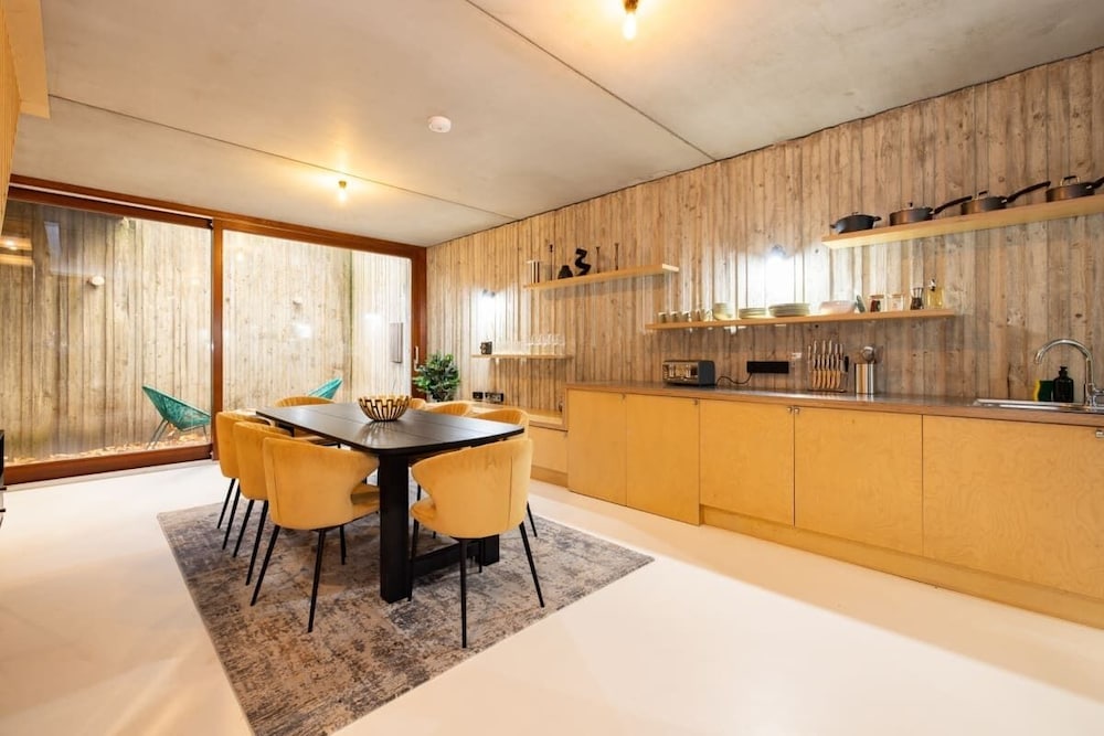 The Victoria Park Sanctuary - Stunning 2bdr Flat