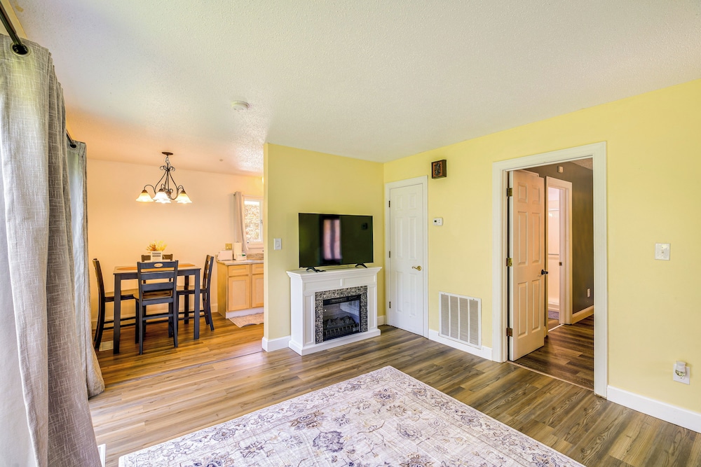 17 Mi to Coal Canyon Trail: Scenic Mtn-view Apt!