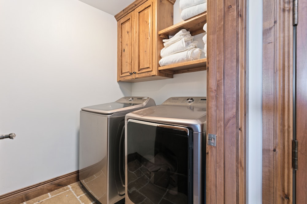 Grand Lodge - Penthouse #505 - Ski-in/ski-out 5 Bedroom Condo