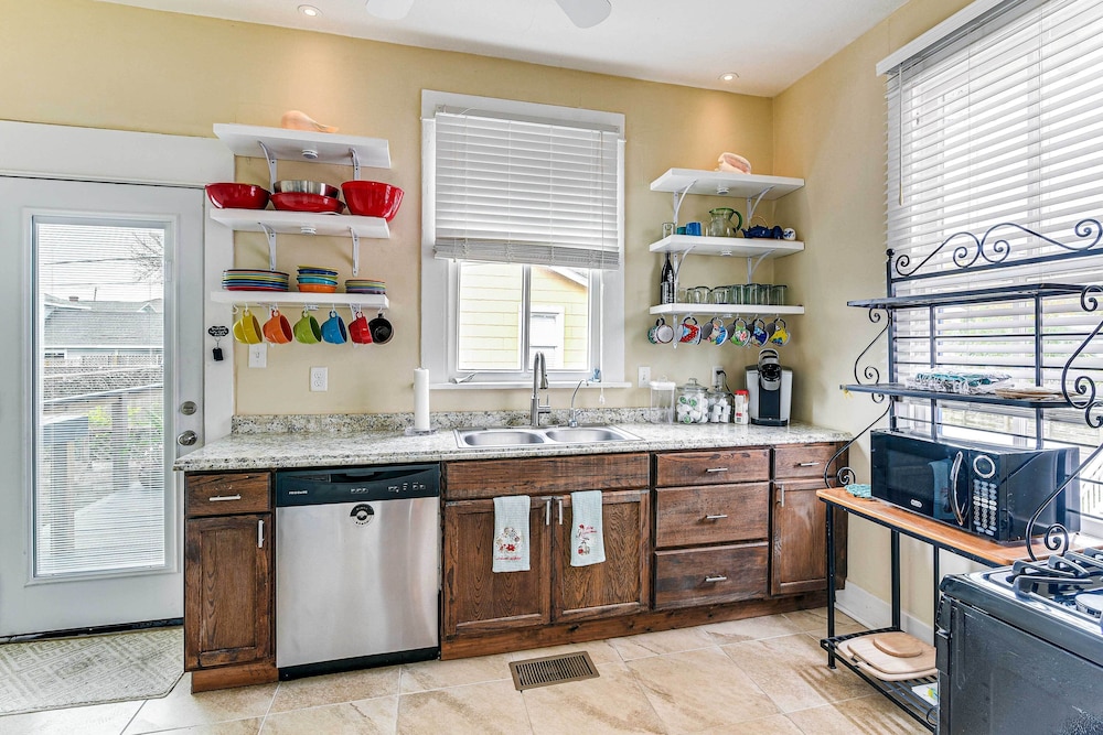 Walk to Beach: Galveston Home w/ Fenced Yard!