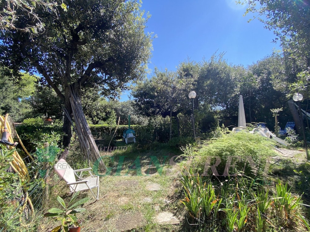 Villa Papini Seafront With 3 Apartments and Garden-rif Papi