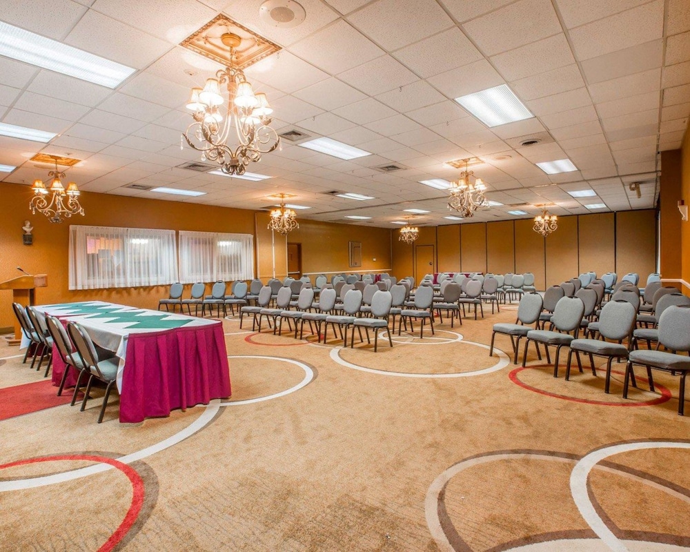 Brattleboro Vacations - Quality Inn  Conference Center - Property Image 1