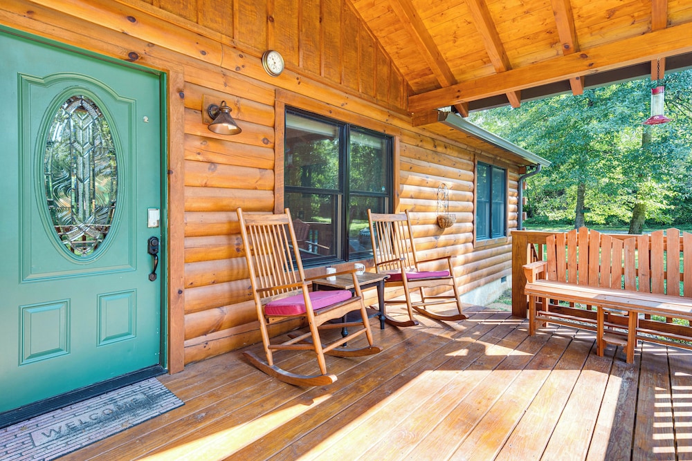 Secluded, Private! Forested Hendersonville Retreat