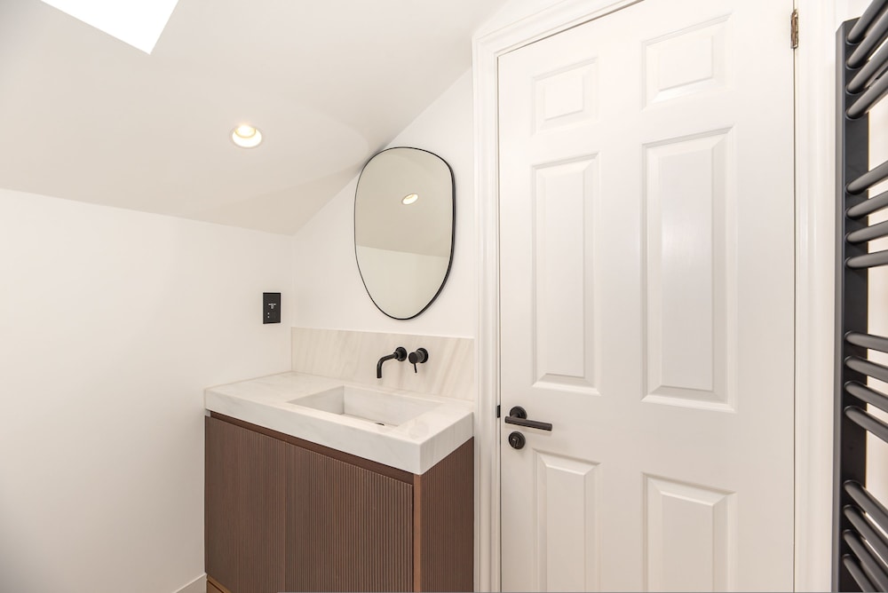 Elegant and Bright 3-bed Flat Near Sloane Square
