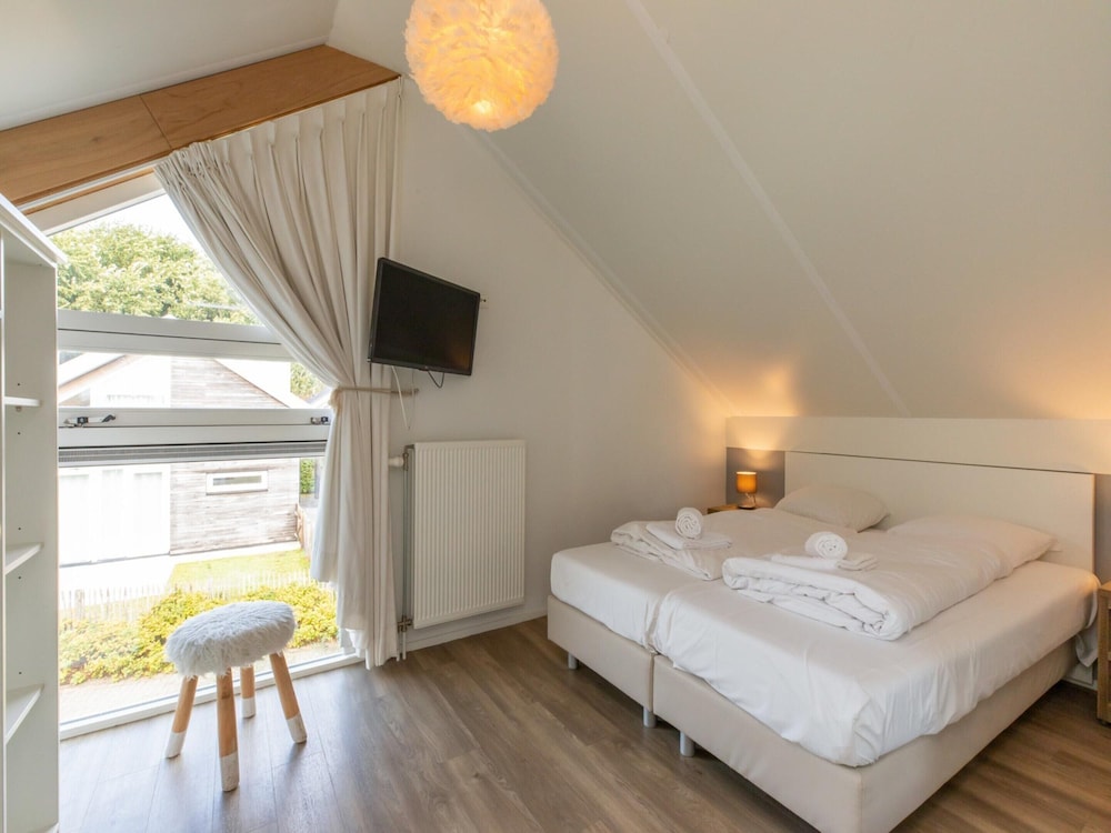 Enjoy Luxury and Comfort in Holiday Villa Kavel 10