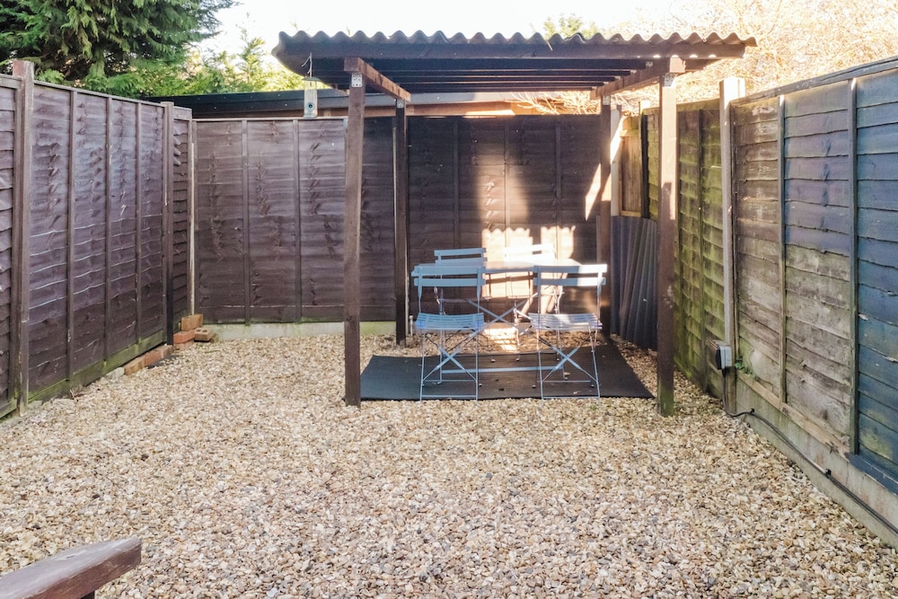 Corner House - Bright 2BD in Cheltenham