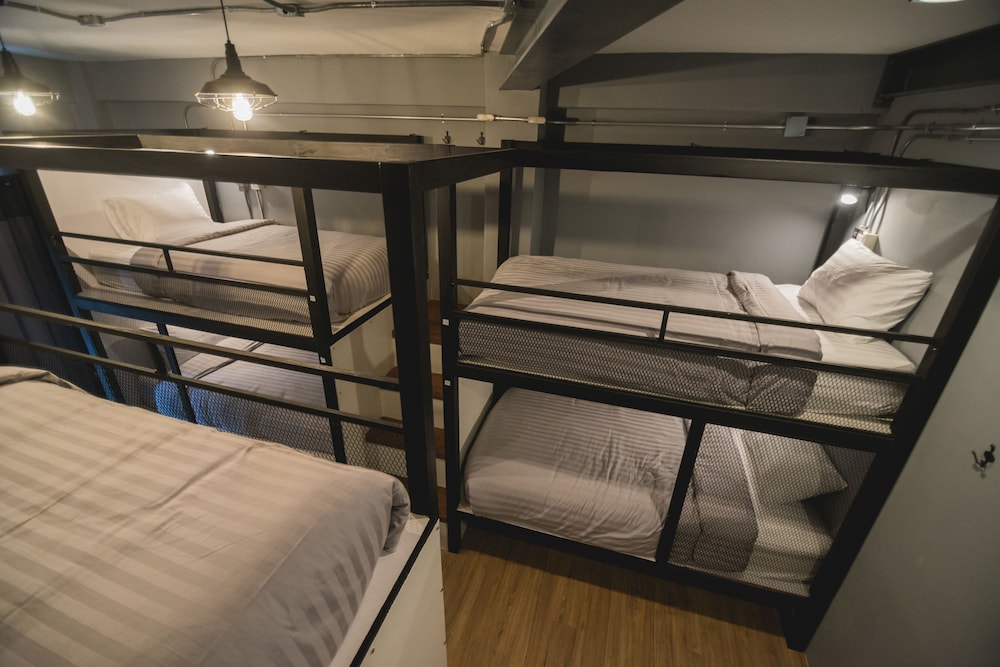 Chernchan Hostel