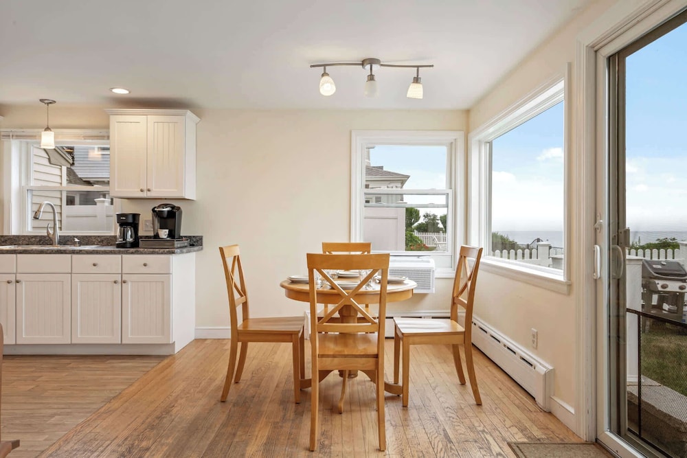 Oceanfront Ping Pong 1 Min Walk to Beach Pets Welcome