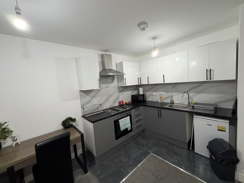 2 Bedroom Luxury Apartment With Balcony