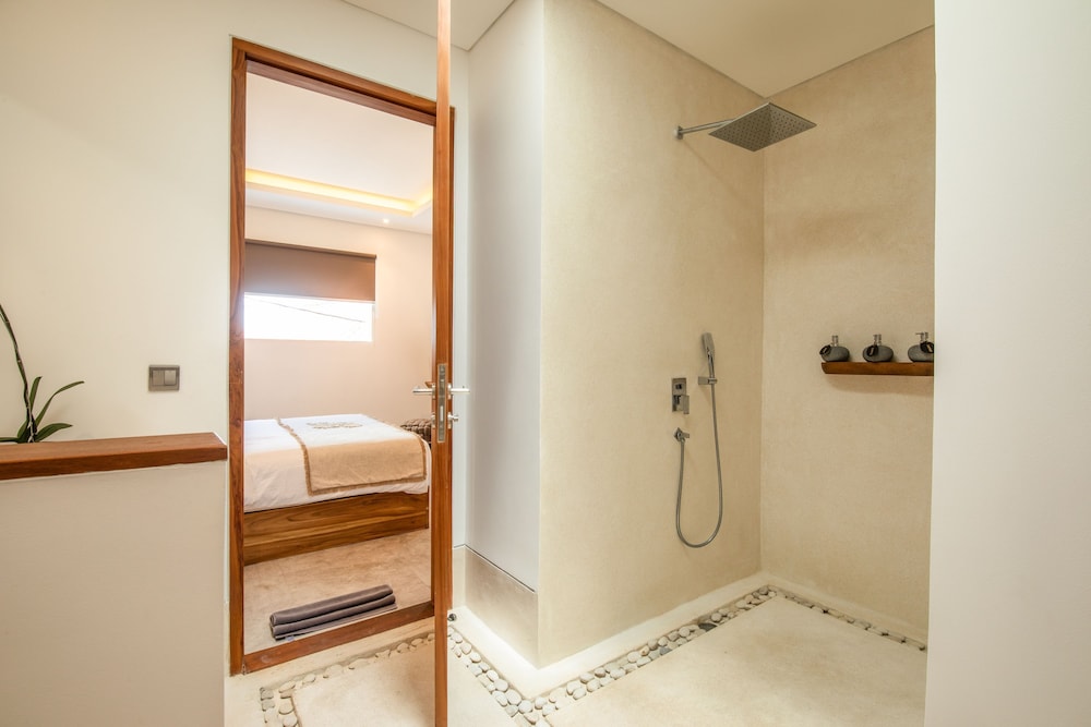 sol N1 Incredible 4 Bds Villa Near Finns Club