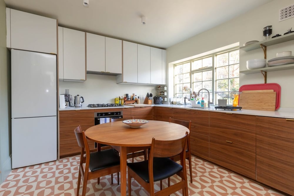 Spacious 2BD Flat By Regents Park & Camden Town!