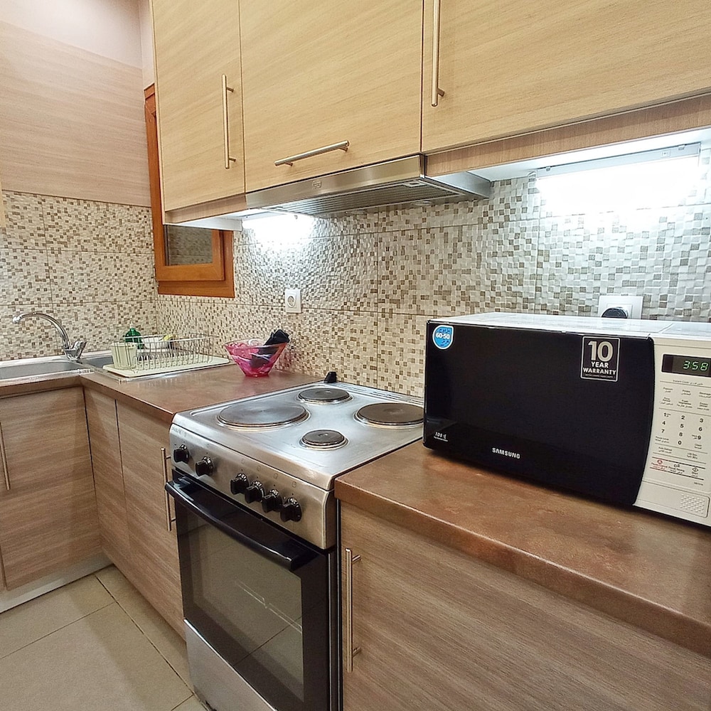 Cozy Apartment for 4 Persons at Thiseio Cozy Apartment for 4 Near Acropolis at Thissio