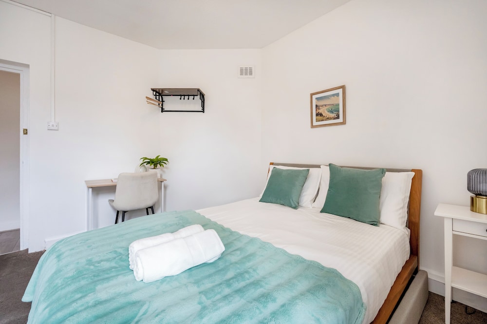 Modern London stay near Nothing Hill