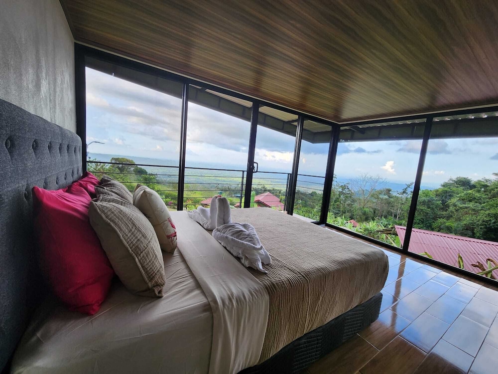 Cabañas Caeli, El Colibri, NEW La Fortuna Rainforest Cabin w Panoramic Views