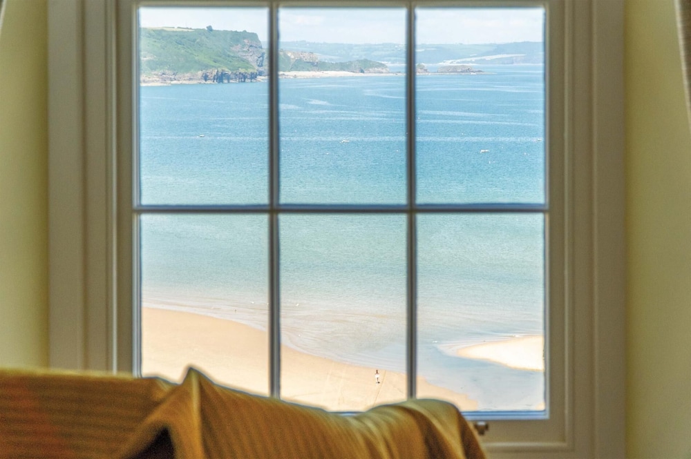 5 Belle Vue Court - 2 Bedroom Apartment - Tenby
