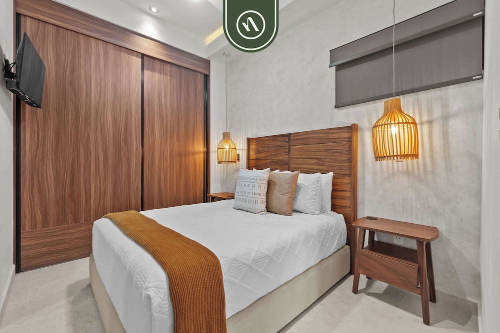 Luxury 2 BR - Downtown - Pool - Sunset in Terrace