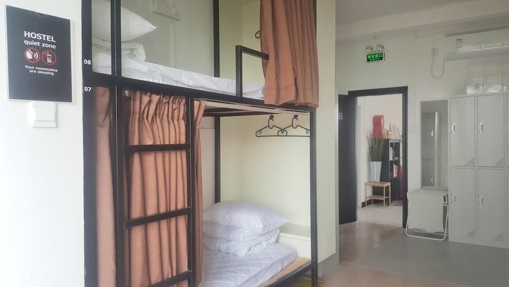 Houselet Hostel