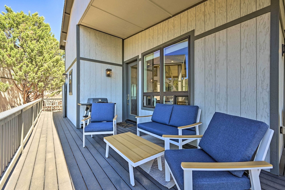 Luxe Pine Escape w/ Mtn Views  Gas Fire Pit! - Property Image 10